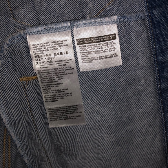 Levi’s Women’s Ex-Boyfriend Trucker Jacket - Picture 6 of 15
